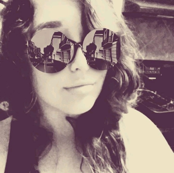 Meet your Posher, Victoria - Picture 1 of 1